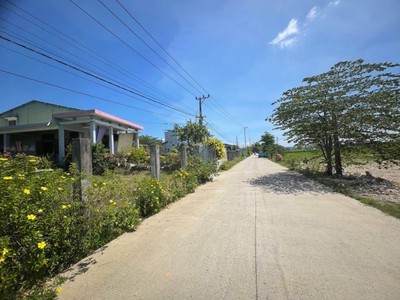 Bán Gấp Lô Góc 175m    Đường Nhựa 7.5m   Sẵn Sổ Đỏ 1