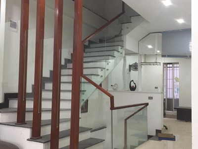 Cho thuê nhà 4 tầng phù hợp làm văn phòng 4