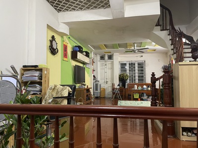 Cho thuê nhà 1295 Giải Phóng - Gía 13 triệu - Sàn 45m2, 5 tầng, 4 ngủ, 3 vệ sinh, ô tô tận cửa 0