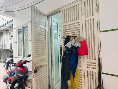 Nhà dân xây chắc chắn - full nội thất - gần phố - cách đường ô tô tránh 20m  5 tầng   32m2. 0