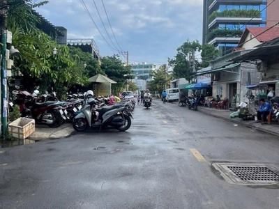 Chính chủ bán gấp căn nhà 3 tầng,hẻm 10m,đường dương quảng hàm, ngang hiếm 6.14x17m giá chỉ 16,5tỷ, 2