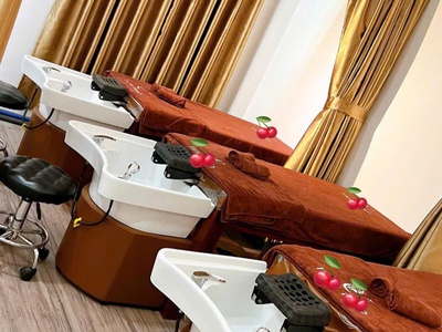 Sang tiệm nail gội khu phan xích long 2