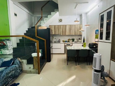 Nhà dân xây chắc chắn - full nội thất - gần phố - cách đường ô tô tránh 20m  5 tầng   32m2. 1