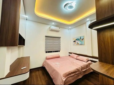 Siêu vip nhà đẹp long biên chỉ 8.9 tỷ- 48m - thang máy, 20m ra ô tô, vf3 đỗ cửa. 3