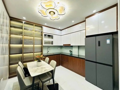 Siêu vip nhà đẹp long biên chỉ 8.9 tỷ- 48m - thang máy, 20m ra ô tô, vf3 đỗ cửa. 2