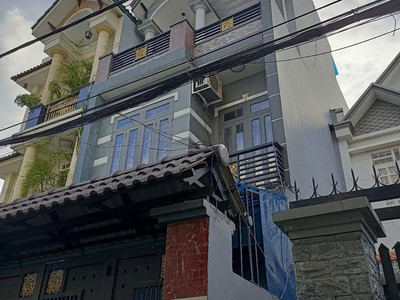 Vị trí cực đẹp - hẻm xe hơi 1 trục thẳng sau căn mặt tiền - sổ vuông a4 - cộng nhận đủ 64m2 - tặng 0