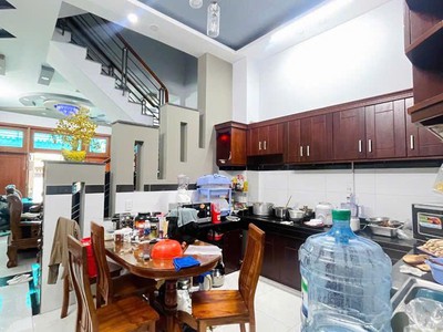 Vị trí cực đẹp - hẻm xe hơi 1 trục thẳng sau căn mặt tiền - sổ vuông a4 - cộng nhận đủ 64m2 - tặng 4