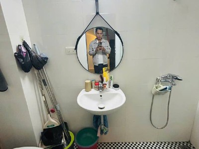 Nhà dân xây chắc chắn - full nội thất - gần phố - cách đường ô tô tránh 20m  5 tầng   32m2. 4