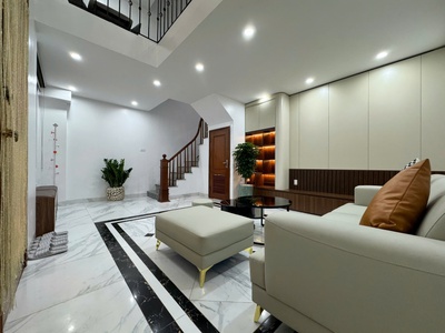 Bán nhà ngọc lâm   full nội thất   30m    6 tầng   giá 8.3 tỷ 0