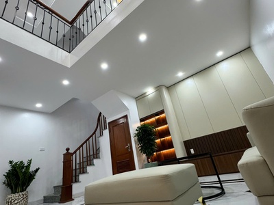 Bán nhà ngọc lâm   full nội thất   30m    6 tầng   giá 8.3 tỷ 3