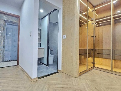 Bán nhà bát khối . 52m, nhà 6 tầng có thang máy. ngõ ô tô tải. vị trí trung tâm, nhiều tiện ích. 0