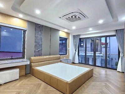 Bán nhà bát khối . 52m, nhà 6 tầng có thang máy. ngõ ô tô tải. vị trí trung tâm, nhiều tiện ích. 2