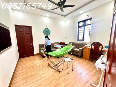 Nhà đẹp 3 tầng nguyễn văn tăng gần vinhomes hẻm xe tải tới cửa - 2p ra lê văn việt, diện tích 2