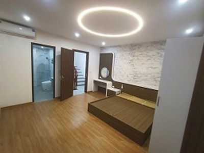 Chính chủ cho thuê nhà 5 tầng riêng biệt phố miếu đầm vị trí đẹp nhà mới full nội thất 0