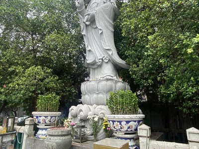 Chậu hoa dán miễng sành - chậu khảm sành sứ - nghệ nhân dán miễng sành sứ ,khảm miễng 3