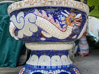 Chậu hoa dán miễng sành - chậu khảm sành sứ - nghệ nhân dán miễng sành sứ ,khảm miễng 4