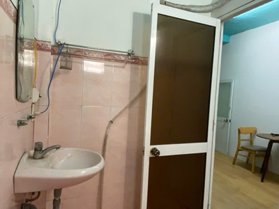 Chính chủ cho thuê căn hộ 3 tầng gồm 5 căn hộ hiện còn 1 căn hộ diện tích 25m2 2