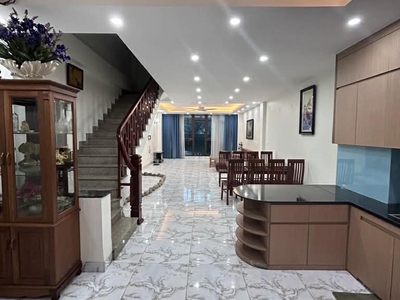 Nhà đẹp ngọc lâm, 70m x 5 tầng, kinh doanh, vỉa hè, ôtô tránh 1