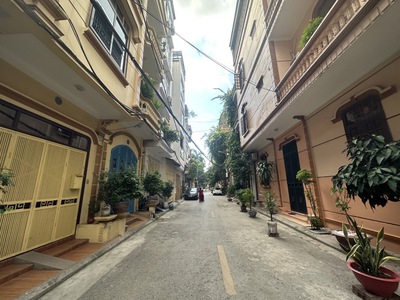 Bán nhà trung tâm phường việt hưng. 52m x 4t oto tránh, khu phân lô quân đội, dân trí, nhỉnh 12 tỷ 0