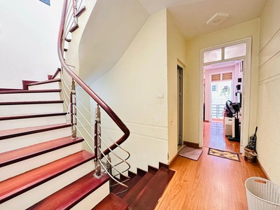 Bán nhà trường chinh 53m2. 5 tầng. mặt tiền 4.3m. giá 14.7 tỷ đống đa hà nội 1