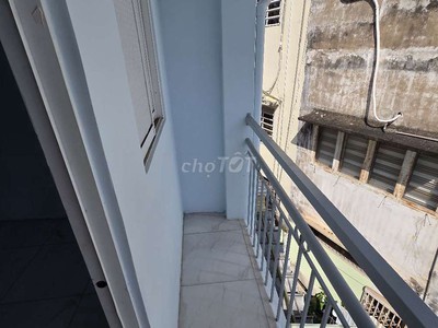 Phòng trọ kiểu cc mini Q.4 có ban công, chỉ hơn 3Tr/tháng,rộng rãi, sạch sẽ. 4