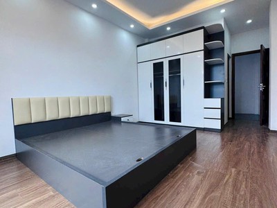 Cơ hội hiếm cho cư dân muón chuyển xuống mặt đất   giá rẻ hơn căn chung cư  -  ngõ nông giáp khu d 3