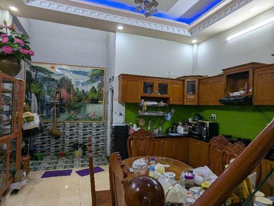 Nhà đẹp khu phân lô, hẻm nhựa 8m 1 sẹc sát mặt tiền  ngang 5 x 17,5m gồm 1 trệt 2 tầng sân thượng 2