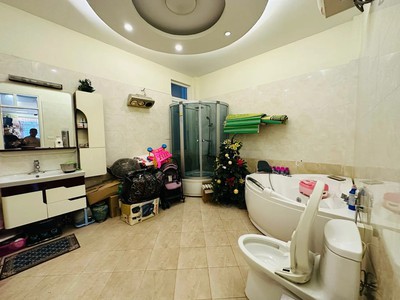 Bán nhà trường chinh 53m2. 5 tầng. mặt tiền 4.3m. giá 14.7 tỷ đống đa hà nội 2