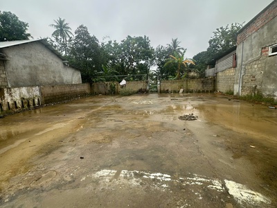   cho thuê gần 1000m2 mặt tiền mặt bằng có cả nhà cấp 4 bùi thị xuân 0