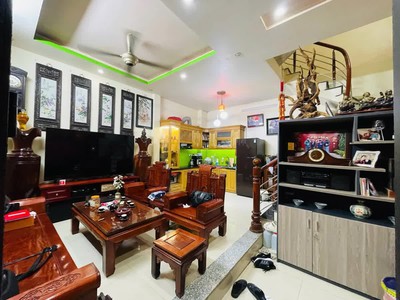 Bán nhà đại la 24/31m2. 4 tầng. mặt tiền 5.2m. giá 9.6 tỷ hai bà trưng hà nội 2