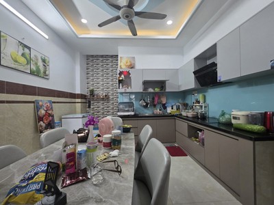 Bán nhà đường trương văn thành,hiệp phú. q9, tp hcm. dt 56m2, 3 tầng, 3pn, sh, giá 8.6 tỷ. 1