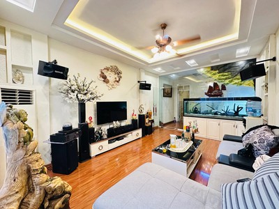 Bán nhà trường chinh 53m2. 5 tầng. mặt tiền 4.3m. giá 14.7 tỷ đống đa hà nội 0