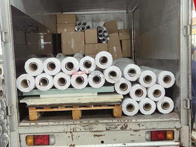 Màng nhựa pvc màu đỏ khổ lớn chất liệu bền đẹp, thu hút, cao cấp 2