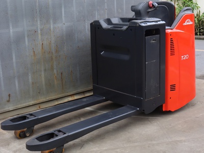 Xe nâng điện Toyota có thể làm việc liên tục bao lâu trong một lần sạc 0