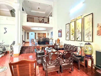 Bán đất tặng luôn căn biệt thự kiểu pháp gần sân bay cạnh mặt tiền và công viên hoàng văn thụ, 1