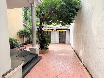 Bán đất tặng luôn căn biệt thự kiểu pháp gần sân bay cạnh mặt tiền và công viên hoàng văn thụ, 3