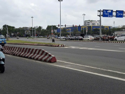 Nhà 3 tầng đẹp 4 ngủ  đất hơn 100m    đường 30m lề 6m giá chưa tới 10 tỷ 0