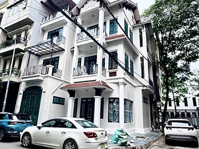 Bán căn lô góc   kđt đại kim nguyễn cảnh dị - dt 108m2. mt 10m.phân lô vỉa hè 2 ô tô tránh 1