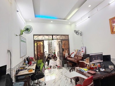  cạnh mặt tiền trường chinh   hẻm nhựa ôtô tránh   87m    2 tầng   3pn  1pn tầng trệt 2