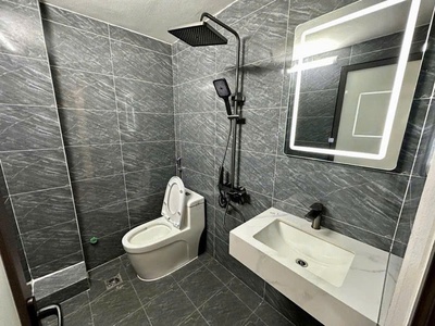 Bán nhà khương trung 5 tầng 4 ngủ - gần đầm hồng -dân xây : 33m 7.95 tỷ có bớt 4