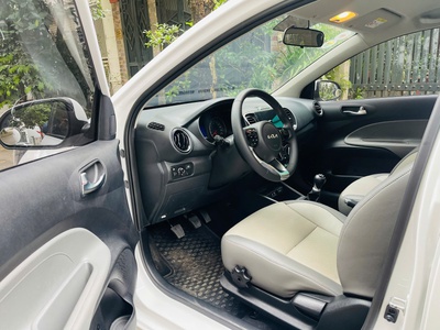 Tôi cần bán chiếc xe KIA SOLUTO 1.4MT Deluxe 2024 màu trắng.xe tên tư nhân chính chủ tôi sử dụng 3