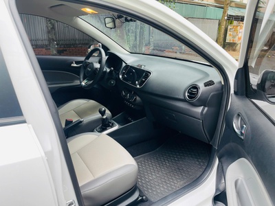 Tôi cần bán chiếc xe KIA SOLUTO 1.4MT Deluxe 2024 màu trắng.xe tên tư nhân chính chủ tôi sử dụng 6