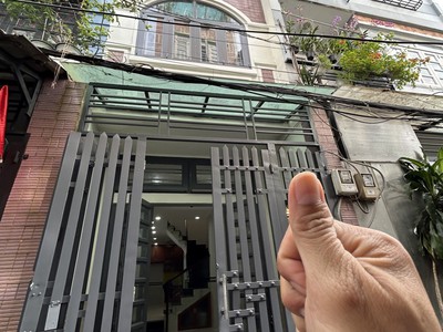 Bán nhà Hoàng Văn Thụ, Út Tịch, Tân Bình, 37m2, 3 tầng, 6.3 tỷ. 0