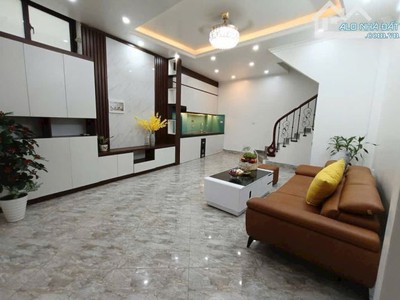 Bán nhà bồ đề. 35m x 5 tầng. ô tô đỗ gần nhà, nhiều tiện ích. chỉ có 1 căn duy nhất. nhỉnh 7 tỷ có 1