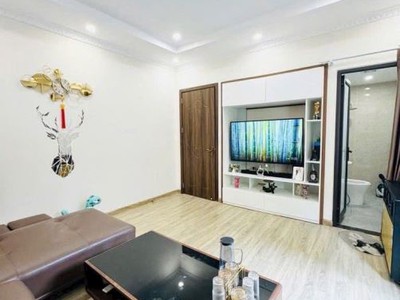 Bán nhà ngọc thụy. 36m. nhà 5 tầng, nhiều tiện ích xung quanh. 5m ngõ ra ô tô. chủ chào 7.7 tỷ có tl 3