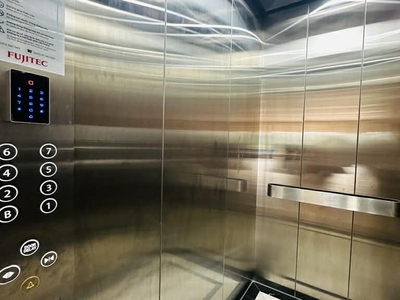 Bán nhà mặt phố cổ linh, vỉa hè rộng, view vườn hoa, 2 xe container tránh nhau, kinh doanh văn phòng 2