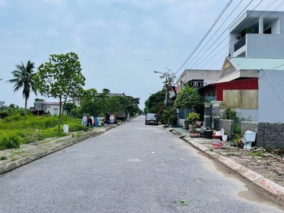 2 lô đẹp   mặt đường 10m giá hiếm chỉ 2.2x tỷ  zalo 0567 222 555 1