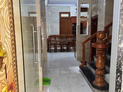 Nhà 5 tầng mặt tiền kinh doanh đường chợ giá mềm. 2