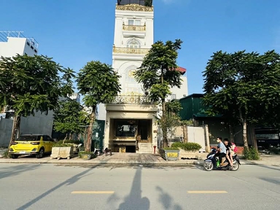 Bán nhà mặt phố cổ linh, vỉa hè rộng, view vườn hoa, 2 xe container tránh nhau, kinh doanh văn phòng 0