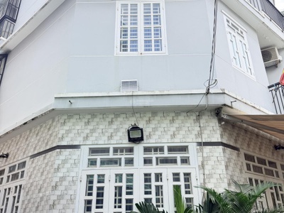 Hiếm- căn góc 2 mặt tiền hẻm xe hơi q2 giá rẻ 0